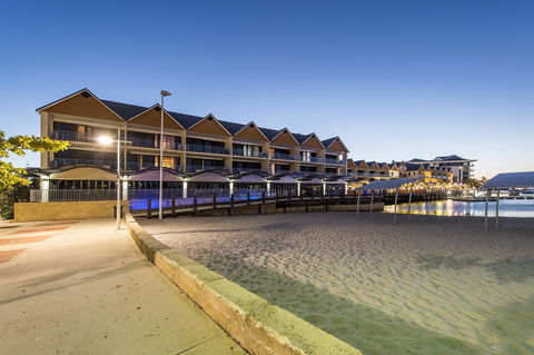 Dolphin Quay Apartments - Tourism Gold Coast 0