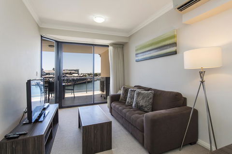 Dolphin Quay Apartments - Tourism Gold Coast 32