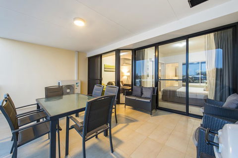 Dolphin Quay Apartments - Tourism Gold Coast 38