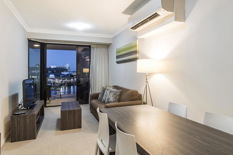 Dolphin Quay Apartments - Tourism Gold Coast 19