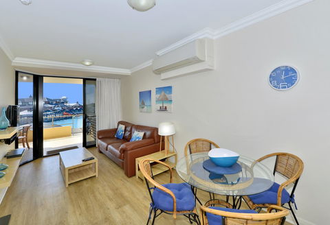 Dolphin Quay Apartments - Tourism Gold Coast 12