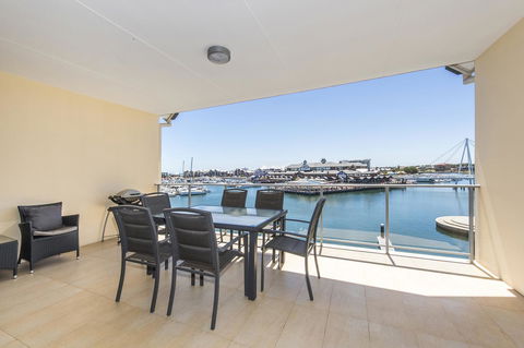Dolphin Quay Apartments - Tourism Gold Coast 17