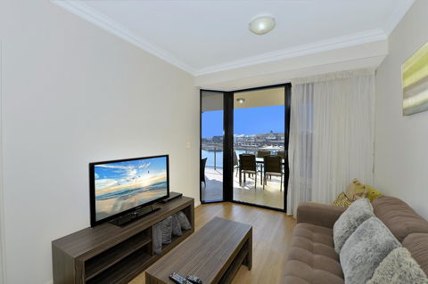Dolphin Quay Apartments - Tourism Gold Coast 2