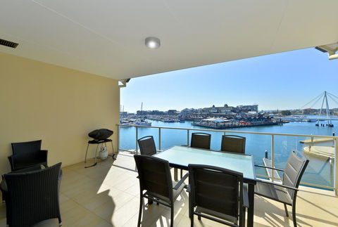 Dolphin Quay Apartments - Tourism Gold Coast 4