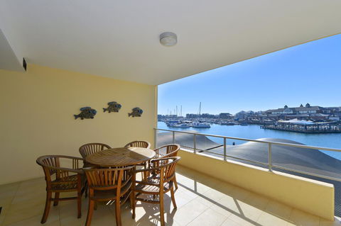 Dolphin Quay Apartments - Tourism Gold Coast 14