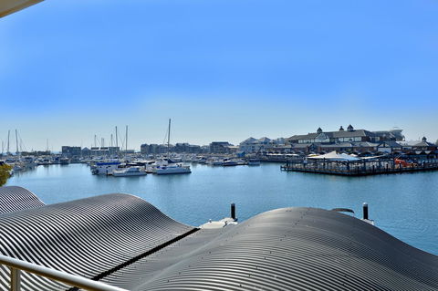 Dolphin Quay Apartments - Tourism Gold Coast 13