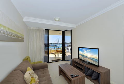 Dolphin Quay Apartments - Tourism Gold Coast 10