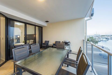 Dolphin Quay Apartments - Tourism Gold Coast 25