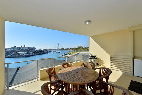 Dolphin Quay Apartments - Tourism Gold Coast 15