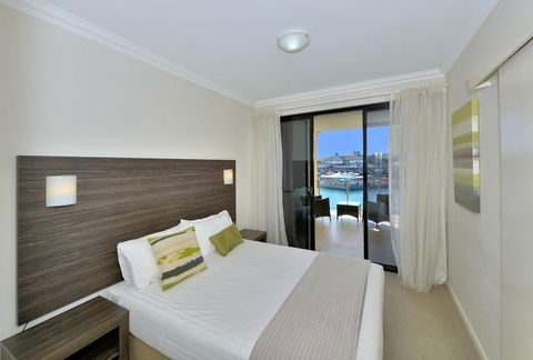Dolphin Quay Apartments - Tourism Gold Coast 1