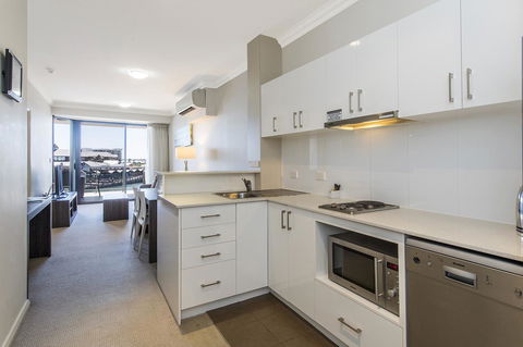 Dolphin Quay Apartments - Tourism Gold Coast 35