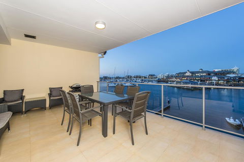 Dolphin Quay Apartments - Tourism Gold Coast 21