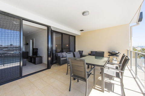 Dolphin Quay Apartments - Tourism Gold Coast 27