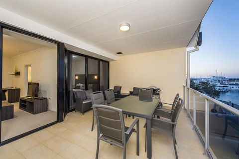 Dolphin Quay Apartments - Tourism Gold Coast 24