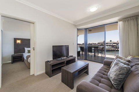 Dolphin Quay Apartments - Tourism Gold Coast 31