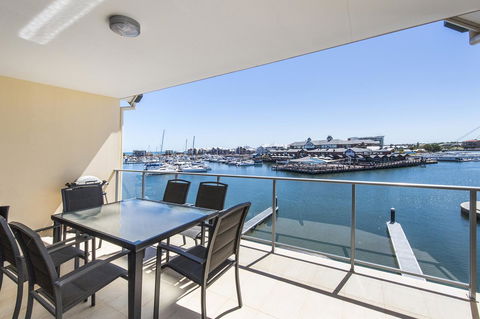 Dolphin Quay Apartments - Tourism Gold Coast 36