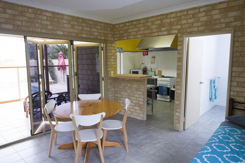 Lancelin Lodge - Tourism Gold Coast 1