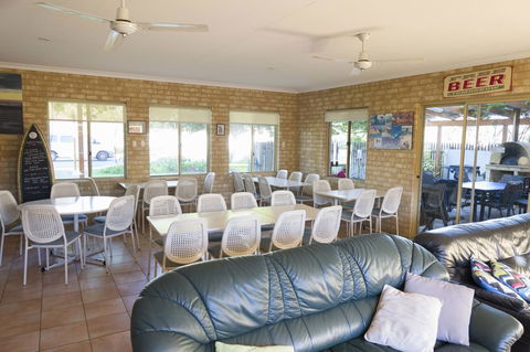 Lancelin Lodge - Tourism Gold Coast 21