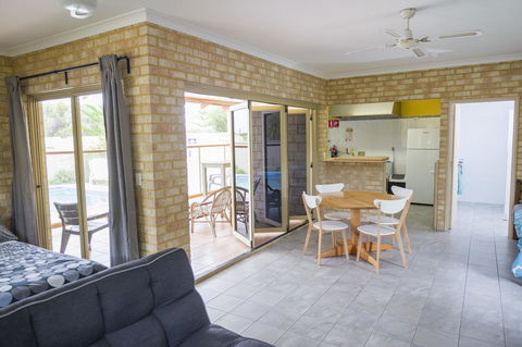Lancelin Lodge - Tourism Gold Coast 26