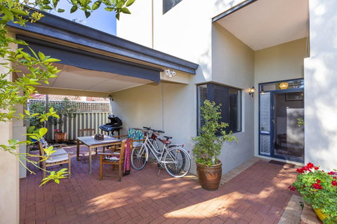 Como Executive Apartment - Tourism Gold Coast 2