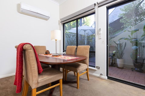 Como Executive Apartment - Tourism Gold Coast 10