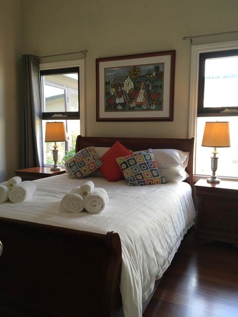 Rowley House - Tourism Gold Coast 6