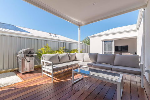 Karrinyup Waters Luxury House Rental - Tourism Gold Coast 17