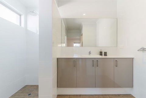Karrinyup Waters Luxury House Rental - Tourism Gold Coast 2
