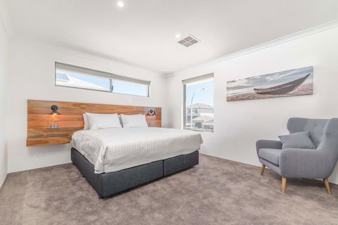 Karrinyup Waters Luxury House Rental - Tourism Gold Coast 5