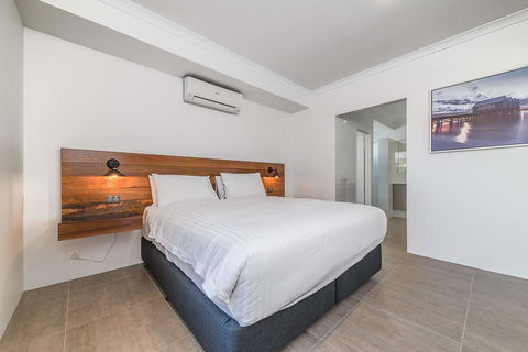 Karrinyup Waters Luxury House Rental - Tourism Gold Coast 19