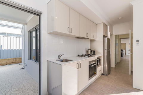 Karrinyup Waters Luxury House Rental - Tourism Gold Coast 15