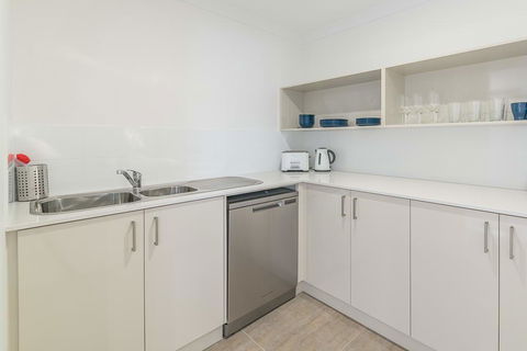 Karrinyup Waters Luxury House Rental - Tourism Gold Coast 14