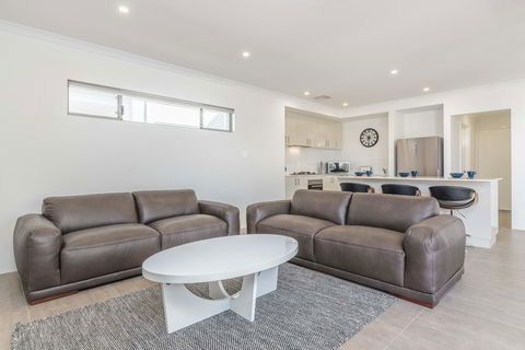 Karrinyup Waters Luxury House Rental - Tourism Gold Coast 10