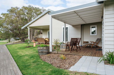 Stablebase - Tourism Gold Coast 0
