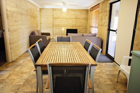 Hopetoun Motel & Chalet Village - Tourism Gold Coast 40