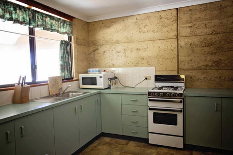 Hopetoun Motel & Chalet Village - Tourism Gold Coast 42