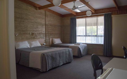 Hopetoun Motel & Chalet Village - Tourism Gold Coast 2