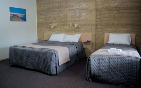 Hopetoun Motel & Chalet Village - Tourism Gold Coast 0