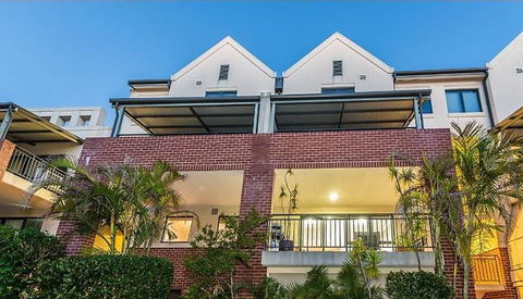 Subiaco Emporium Apartment - Tourism Gold Coast 7