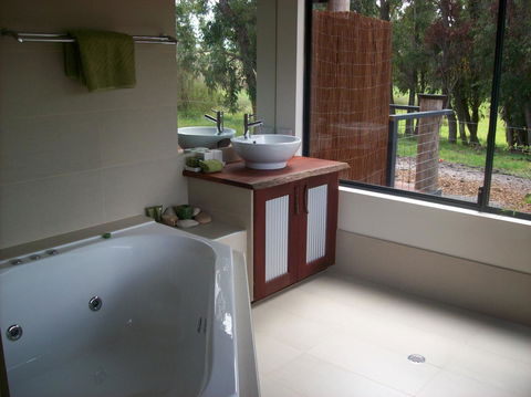 SilverSprings Spa Retreat Pet Friendly Cottages And Glampings - Tourism Gold Coast 5