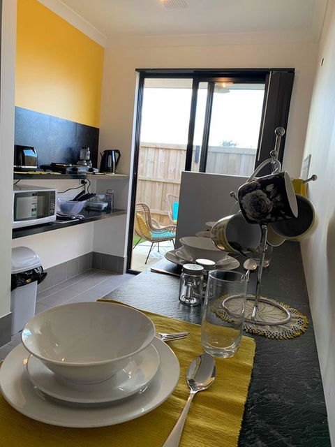 Stylish Colourfull Getaway - Tourism Gold Coast 3