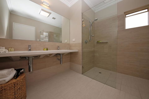 The Marina Hotel - Mindarie - Tourism Gold Coast 15