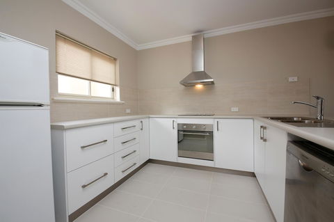 The Marina Hotel - Mindarie - Tourism Gold Coast 8
