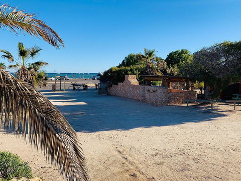 Shark Bay Cottages - Gold Coast 11