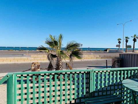 Shark Bay Cottages - Gold Coast 14