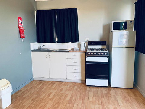 Shark Bay Cottages - Gold Coast 15