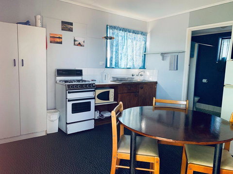 Shark Bay Cottages - Gold Coast 29
