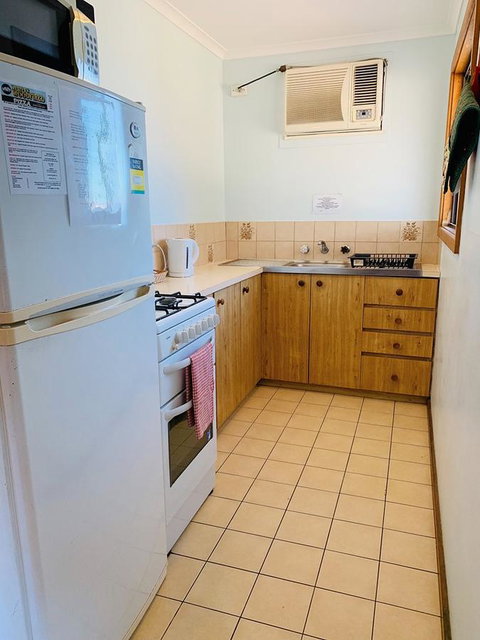 Shark Bay Cottages - Gold Coast 3