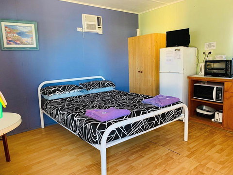 Shark Bay Cottages - Gold Coast 24