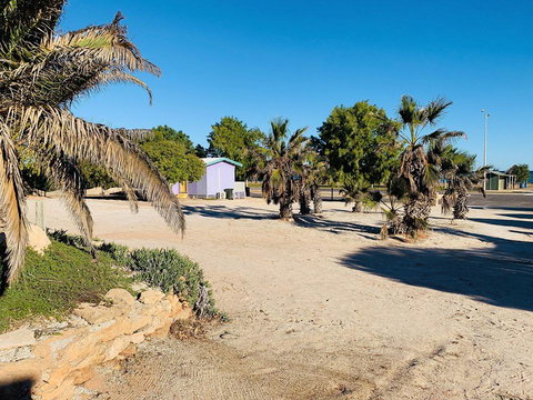 Shark Bay Cottages - Gold Coast 12